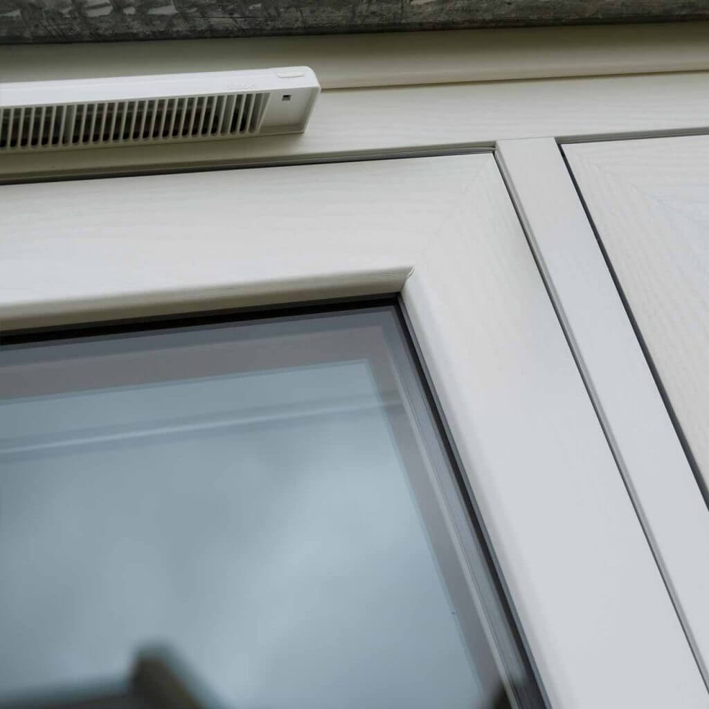 Flush sash window