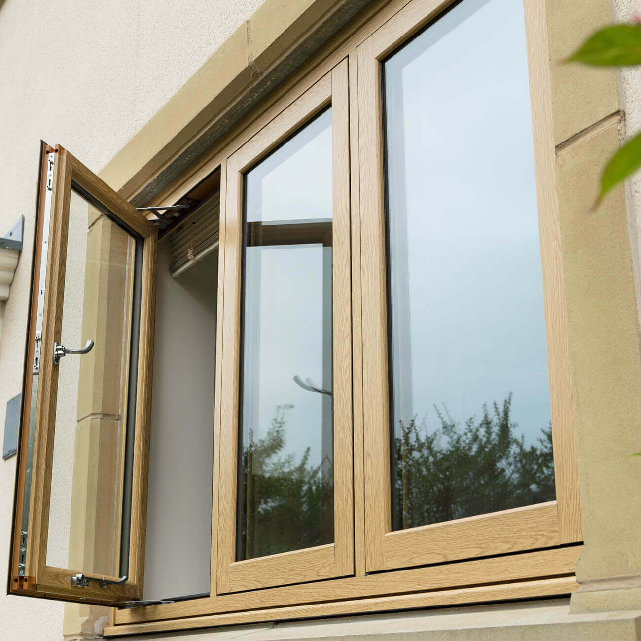 Flush sash window